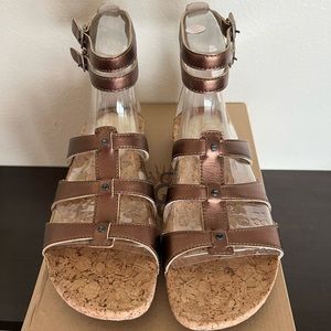 NWT Ugg Sechura Gladiator Bronze Women’s Sandal, Size 8/39.
